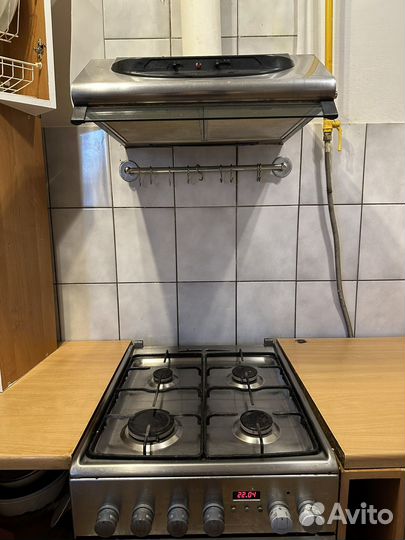 Газовая плита с вытяжкой