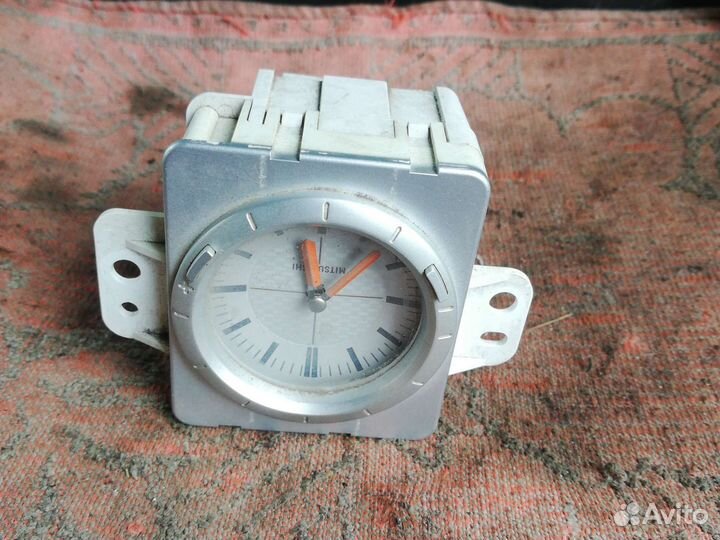 Часы Митсубиси Аутлендер 1