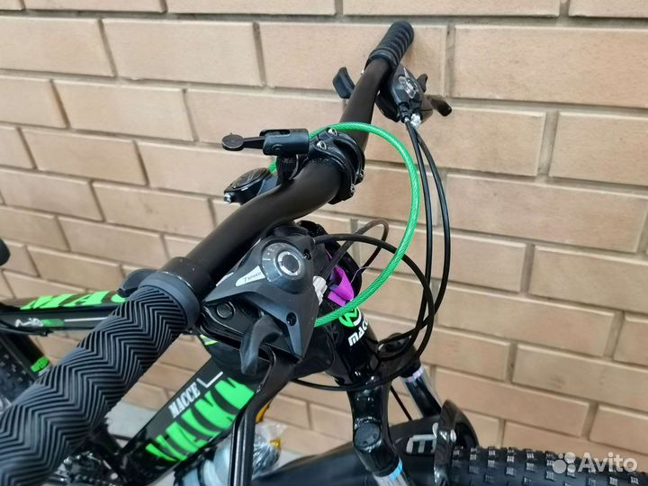 Велосипед на литых дисках 26 дюймов, ч/зел