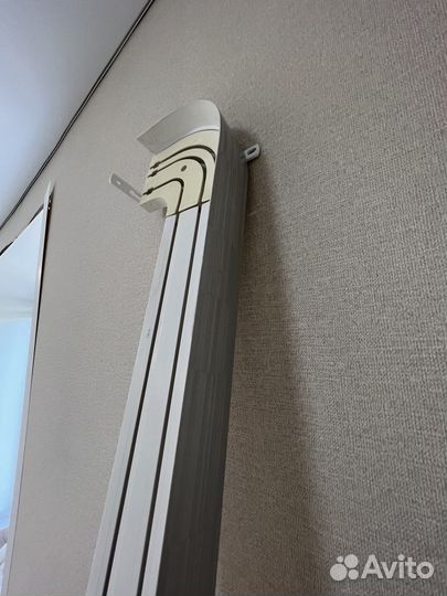 Карниз потолочный 225 см с серой лентой