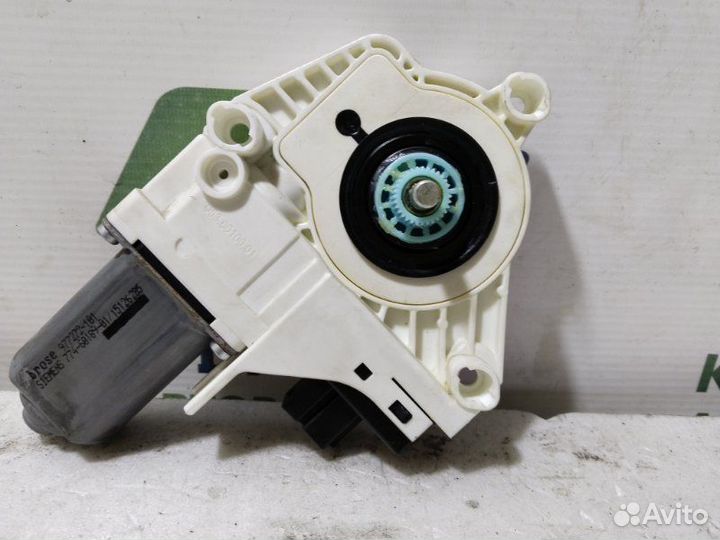 Audi Q7 задний правый Audi Q7 легковой универсал 4