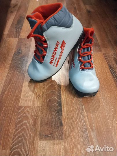 Лыжные ботинки