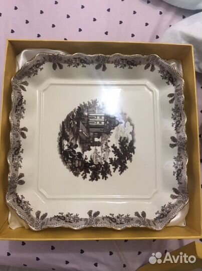 Тортница на ножке