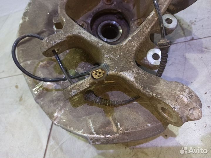 Кулак задний правый бмв