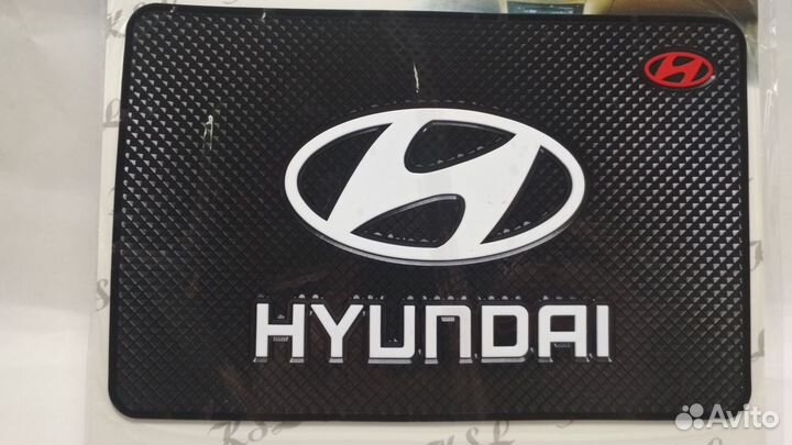 Резиновый коврик на панель 