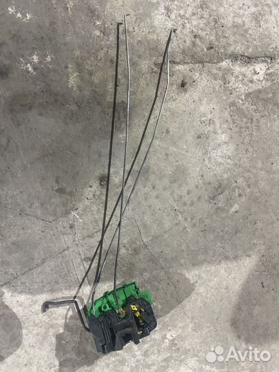 Замок двери задний левый kia rio 3