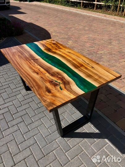 Стол-река из капового тополя