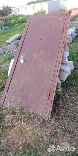 Дверь металическа 80см