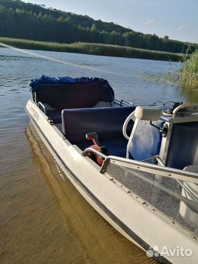 Лодка с мотором