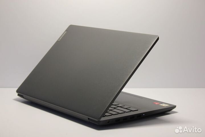 Ультрабук Lenovo с FullHD экраном и быстрым SSD