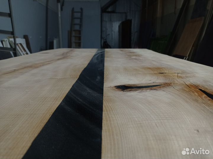 Рабочий в мебельный цех