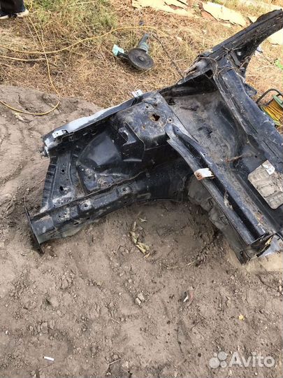 Передняя правая четверть Ford Mondeo 4