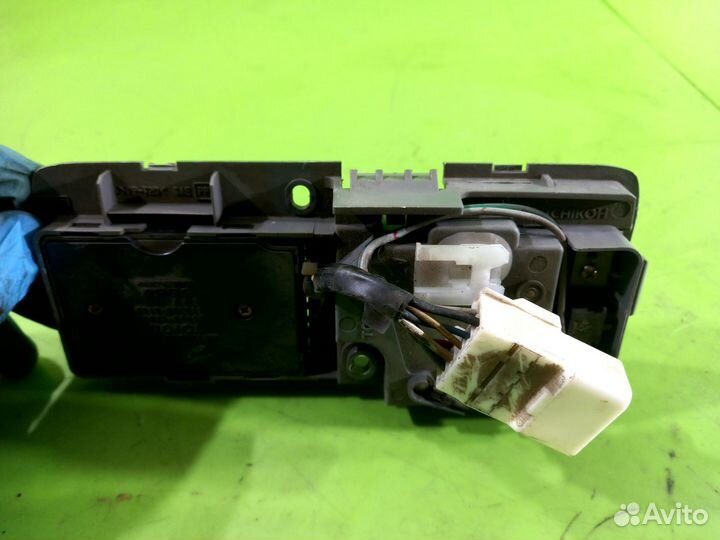 Блок управления люком для Pontiac Vibe