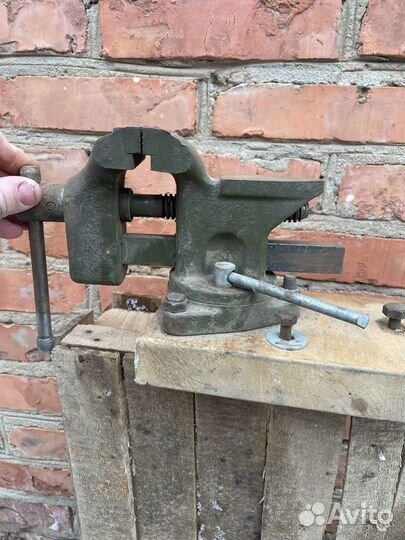 Советские слесарные тиски
