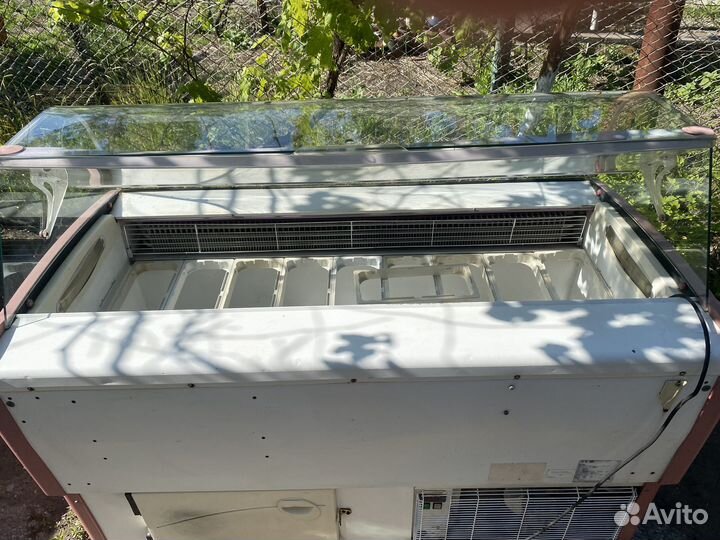 Холодильная витрина для мороженного