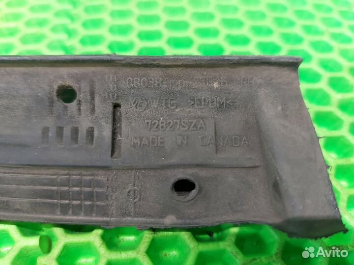 Уплотнитель двери задний правый Honda Pilot YF4