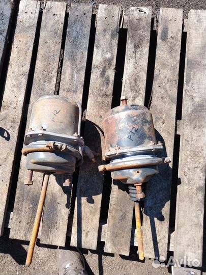 Энергоаккумулятор Volvo F12 задний