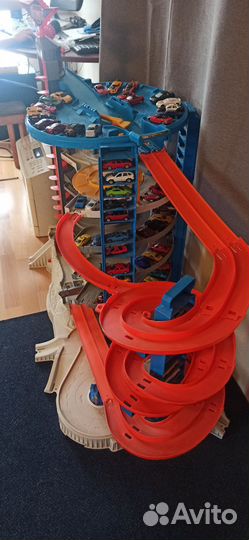 Невообразимый гараж Hot Wheels