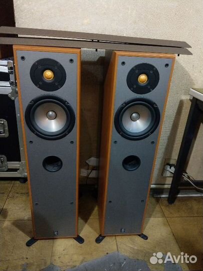 Yamaha NS-200