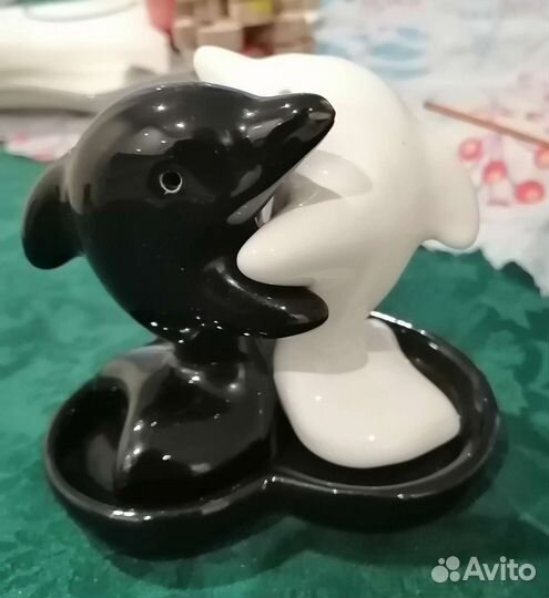 Солонка и перечница дельфины