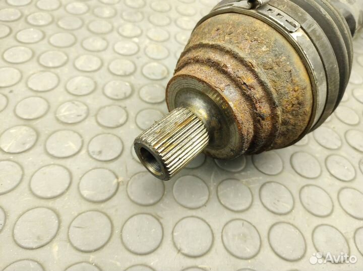 Привод правый передний Volkswagen Passat