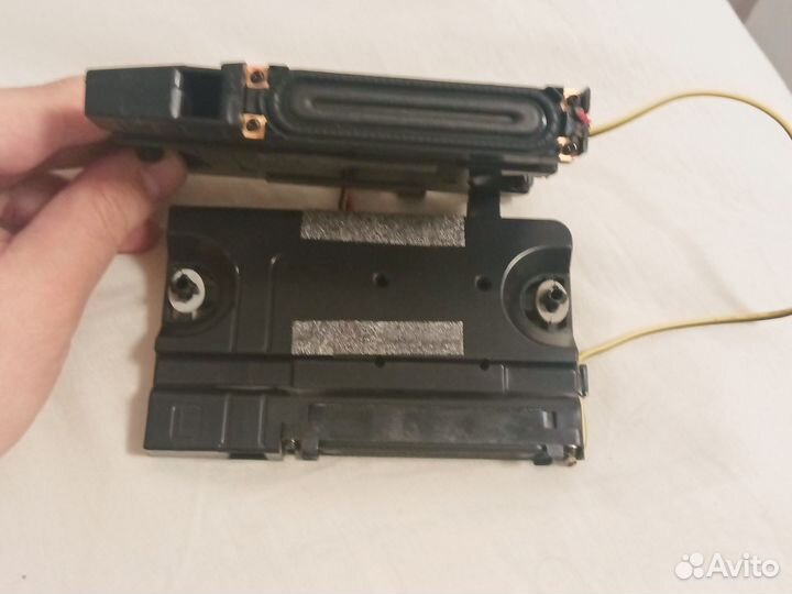 Внутренние колонки телевизора samsung UE32F4500AK