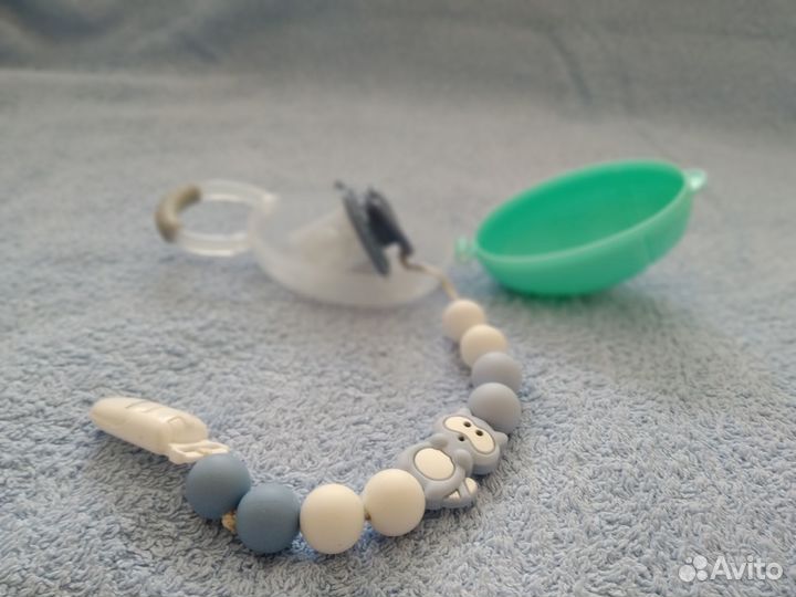 Контейнер и держатели для пустышки