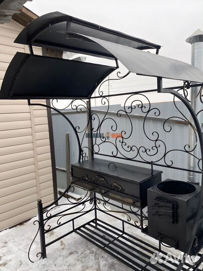 Мангал с крышей