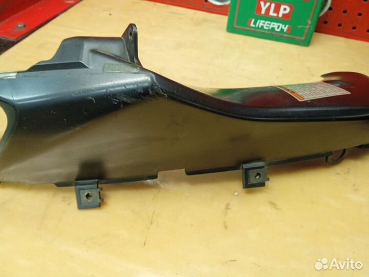 Suzuki GSX-R 1000 K5 - K6. Пластик воздуховода