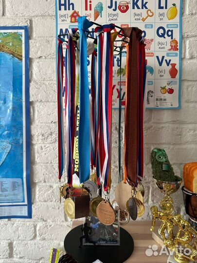 Настольная медальница