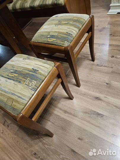 Стол со стульями