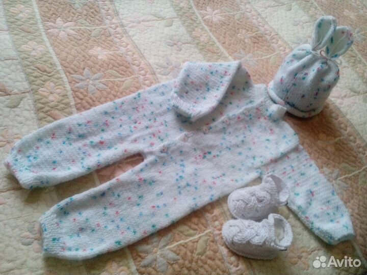 Продам новый комбинезон с шапочкой