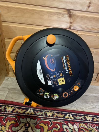 Катушка со шлангом для полива fiskars