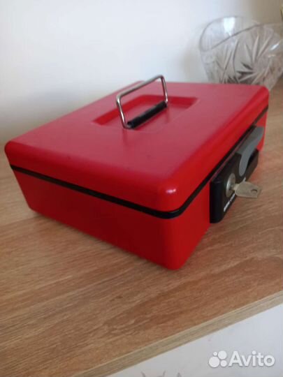 Сейф металлический