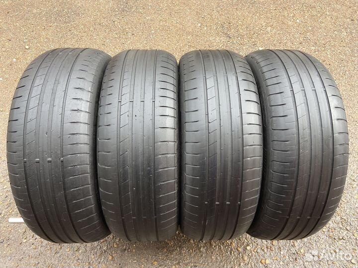 Goodyear EfficientGrip Performance 215/65 R16