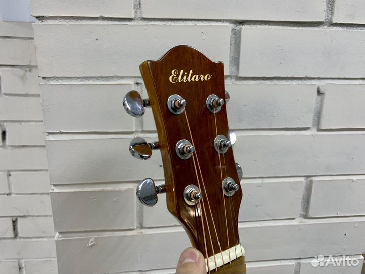 Акустическая гитара