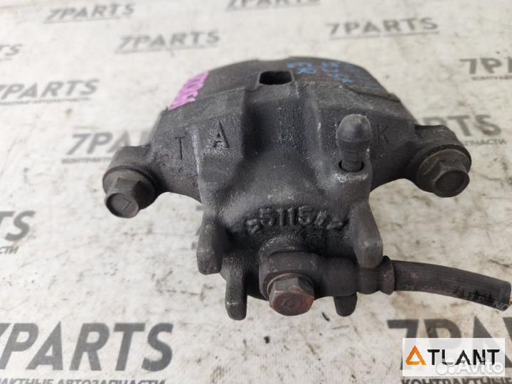 Суппорт передний правый mitsubishi colt