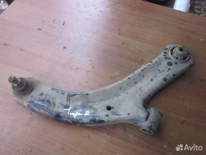 Рычаг левый правый Ниссан Тиида