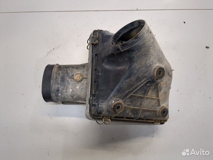 Корпус воздушного фильтра Mitsubishi Pajero, 1992