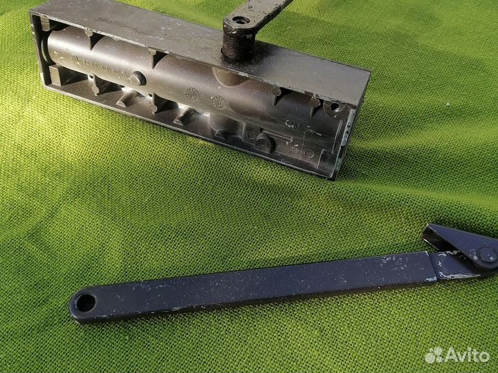 Доводчик для двери