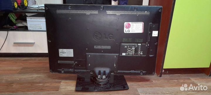 Телевизор LG 32LV2500-ZA в разборе