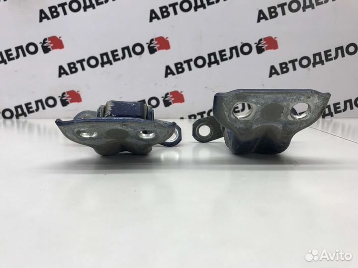 Петли задней правой Daihatsu Gran Move 2000 г