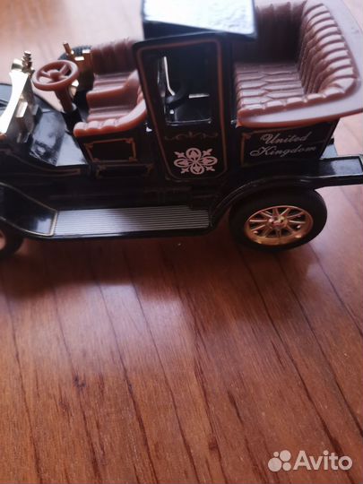 Модель автомобиля металл