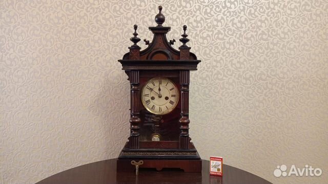 Часы. Красивый деревянный корпус. На ходу