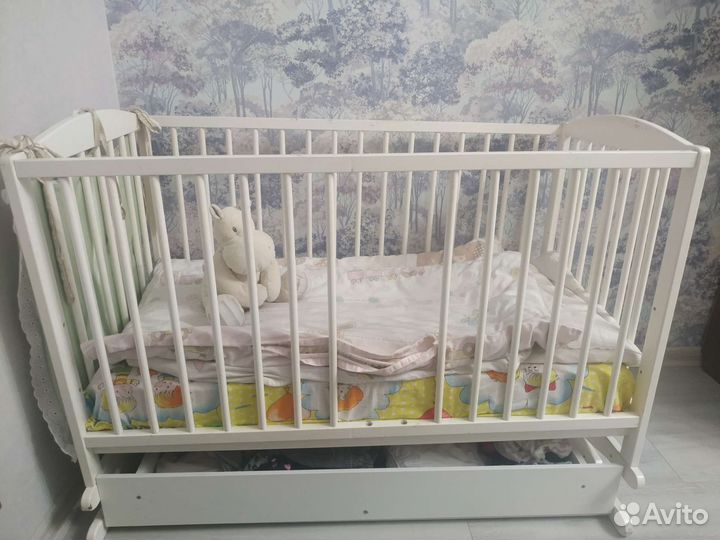 Детская кроватка с маятником бу