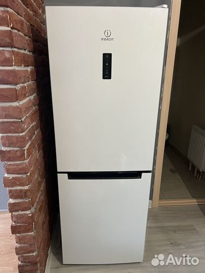 Холодильник indesit DF5160W