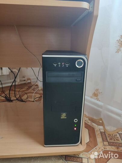 Компьютер в сборе + компьютерный стол б/у