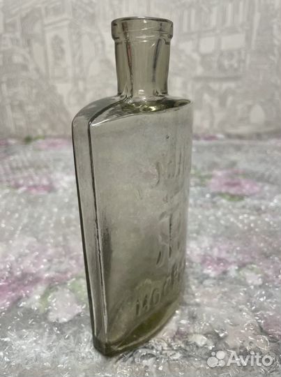 Старинный парфюмерный флакон