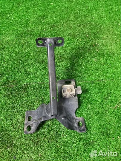 Кронштейн замка капота Mazda Mazda3 Mps BK L3VDT