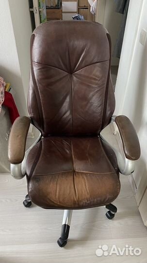 Офисное кожаное кресло